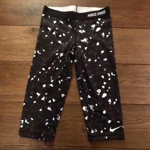 Women’s Nike Pro Cropped Leggings Size Medium